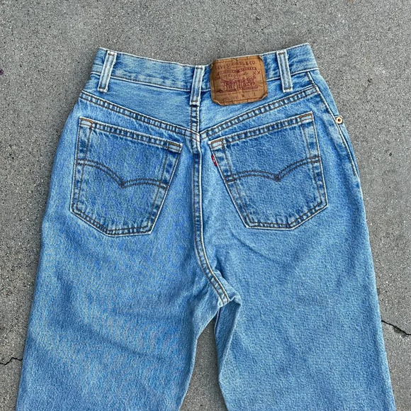 Vintage 90s Medium Wash Red Tab Levi's. Made in USA. 25"W - Picture 5 of 8